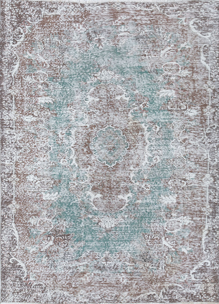 vintage green wool hand knotted Rug - HeadShot