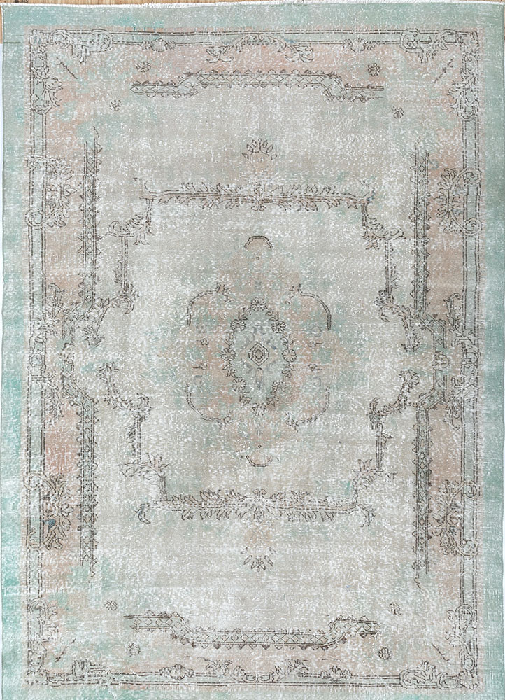 vintage green wool hand knotted Rug - HeadShot
