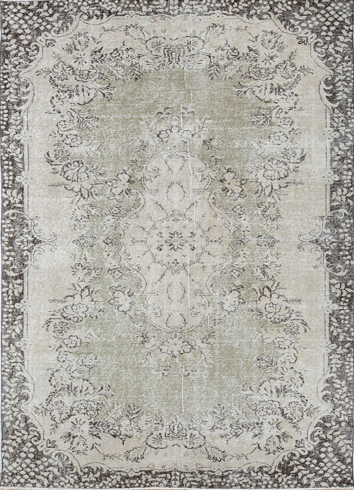vintage green wool hand knotted Rug - HeadShot