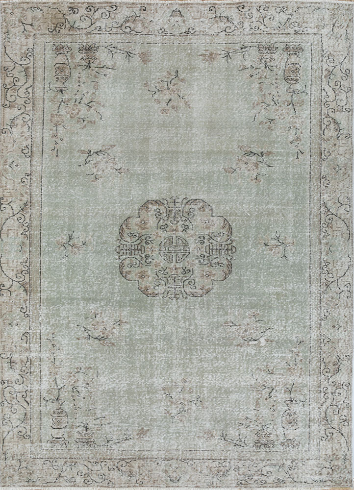 vintage green wool hand knotted Rug - HeadShot