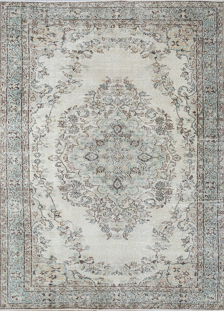 vintage green wool hand knotted Rug - HeadShot