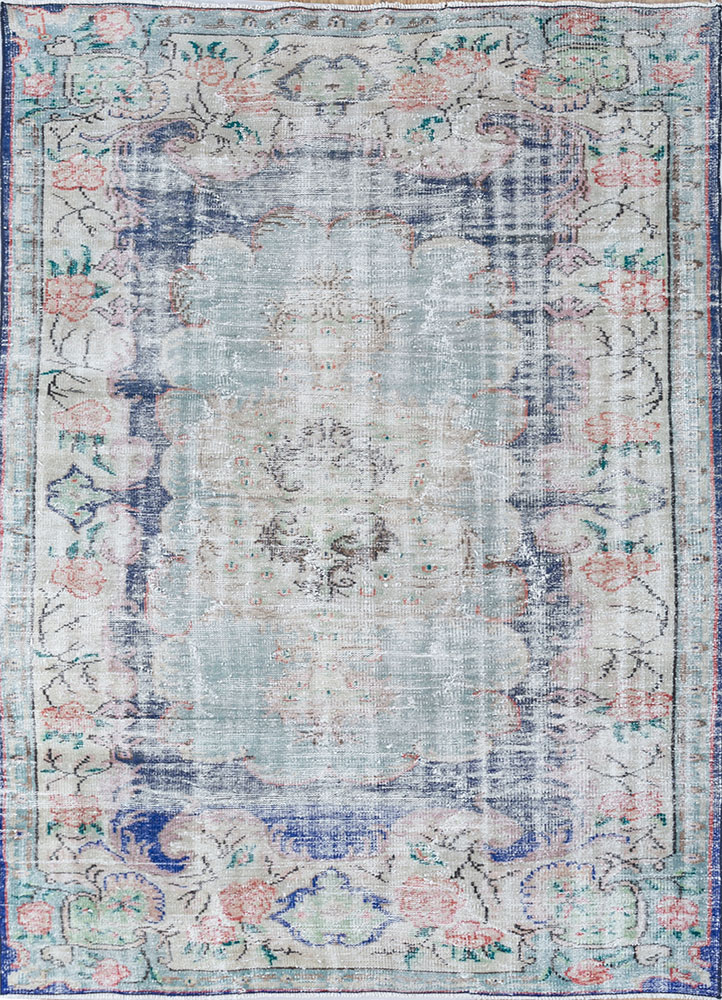 vintage green wool hand knotted Rug - HeadShot