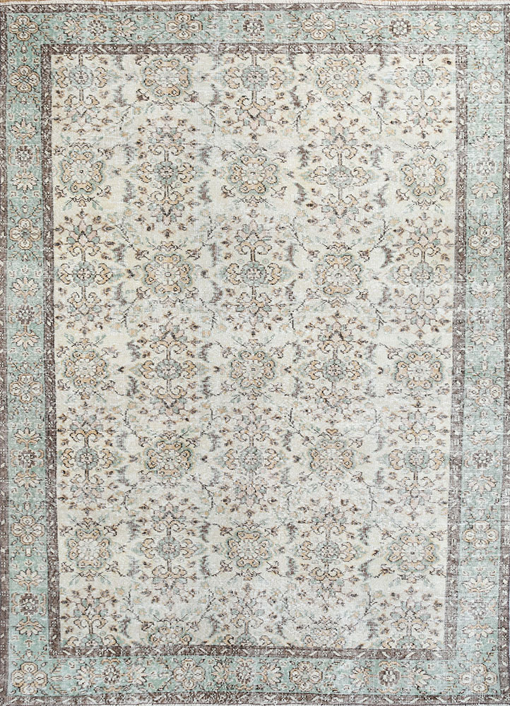 vintage green wool hand knotted Rug - HeadShot