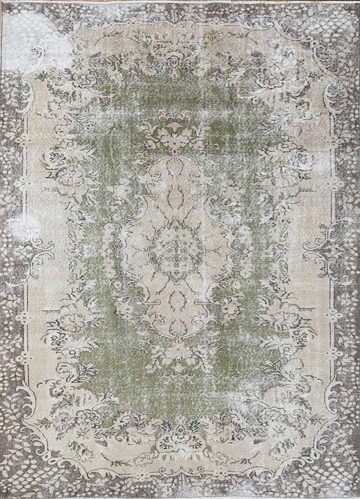 vintage green wool hand knotted Rug - HeadShot