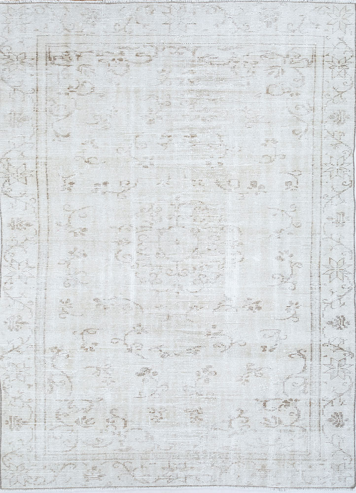 vintage ivory wool hand knotted Rug - HeadShot