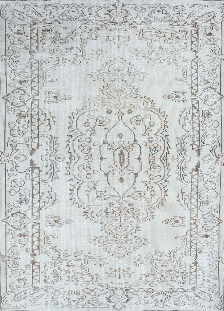 vintage ivory wool hand knotted Rug - HeadShot