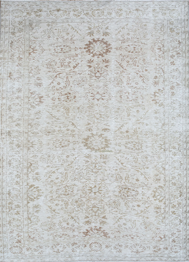 vintage ivory wool hand knotted Rug - HeadShot