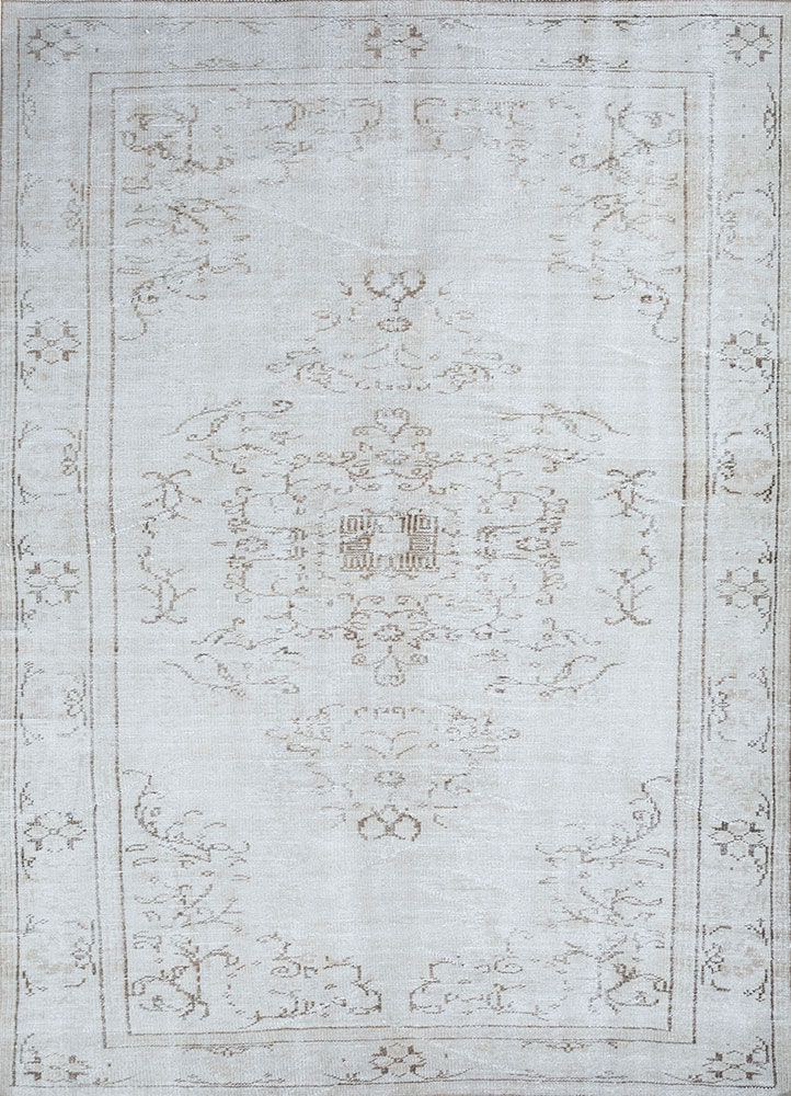 vintage ivory wool hand knotted Rug - HeadShot