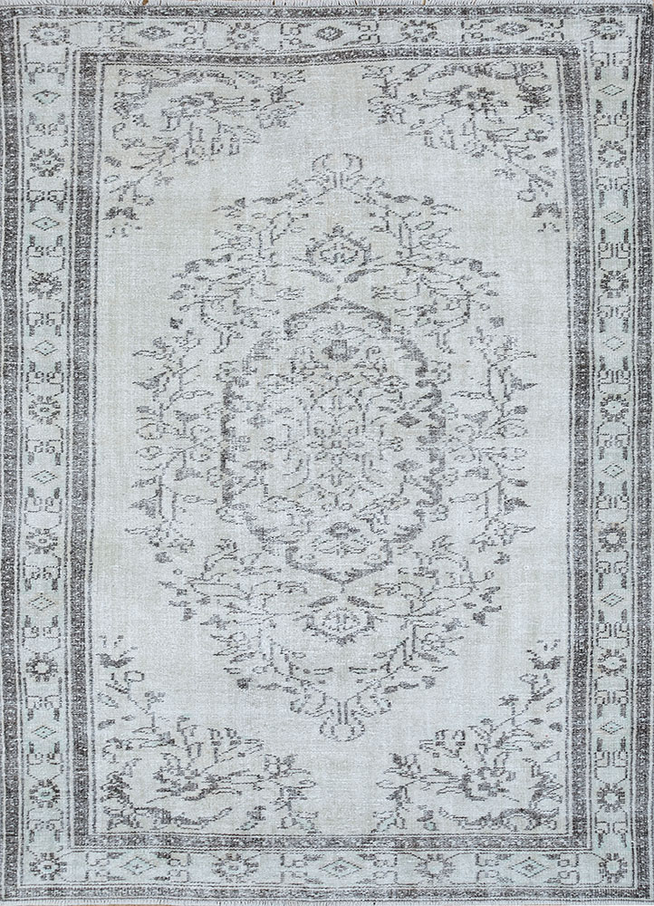 vintage grey and black wool hand knotted Rug - HeadShot