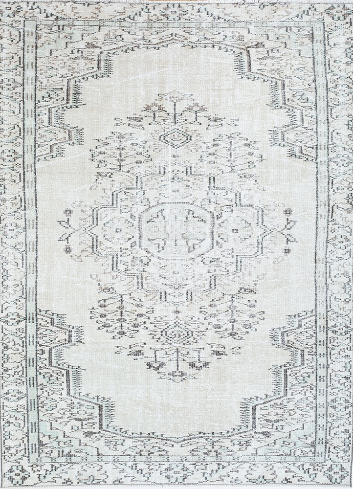 vintage ivory wool hand knotted Rug - HeadShot
