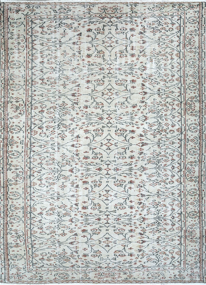 vintage ivory wool hand knotted Rug - HeadShot
