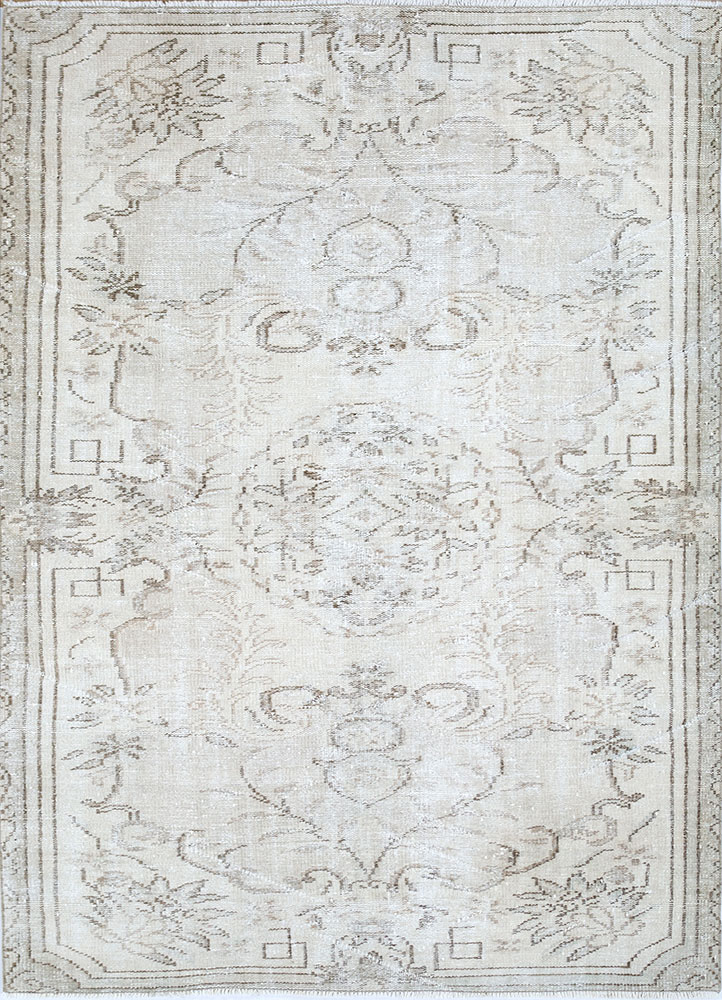 vintage ivory wool hand knotted Rug - HeadShot