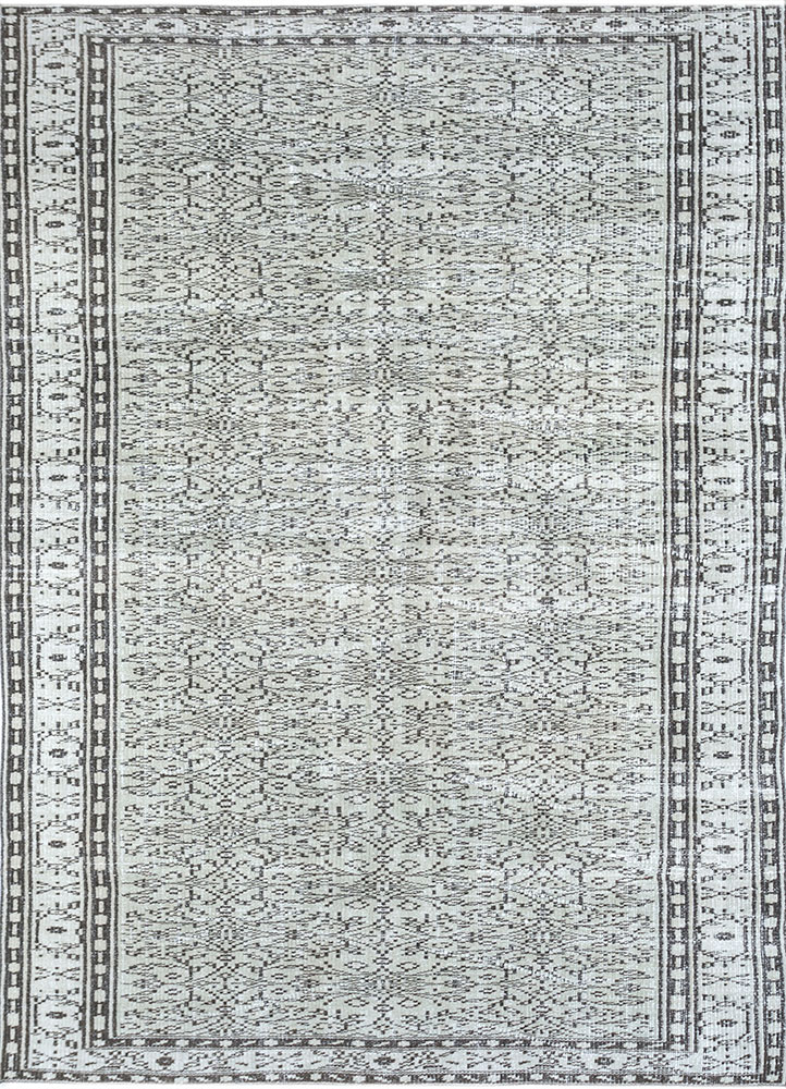 vintage grey and black wool hand knotted Rug - HeadShot