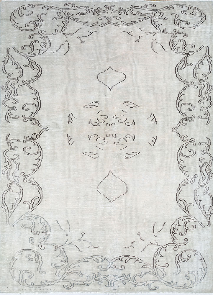 vintage ivory wool hand knotted Rug - HeadShot
