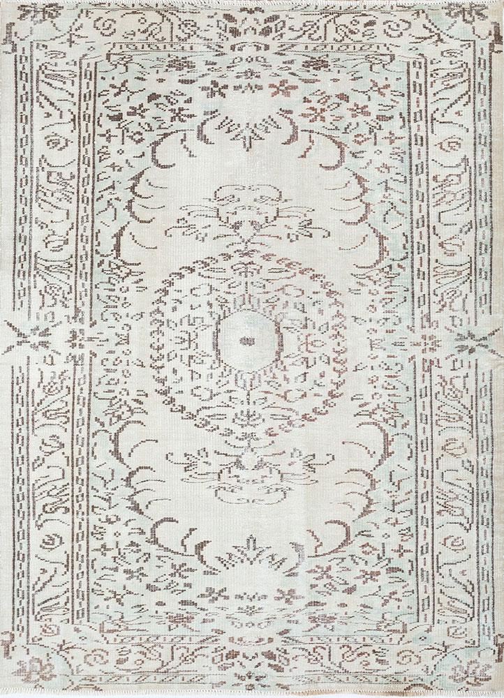 vintage ivory wool hand knotted Rug - HeadShot