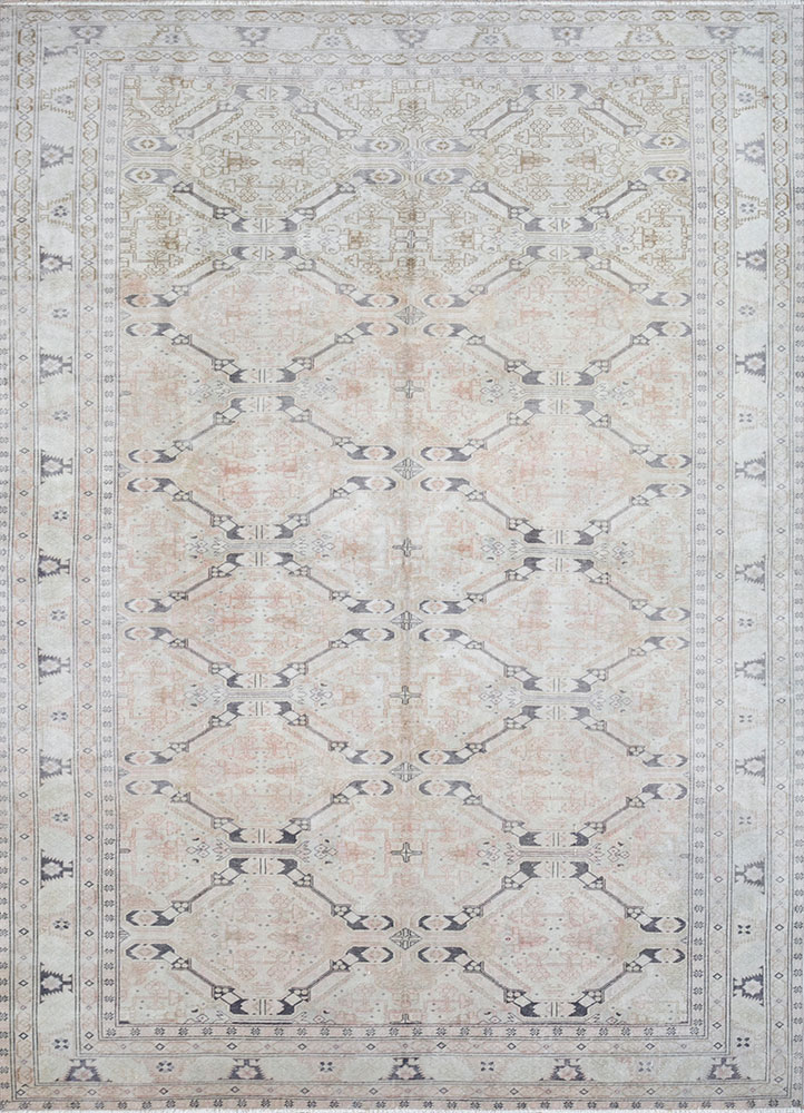 vintage ivory wool hand knotted Rug - HeadShot