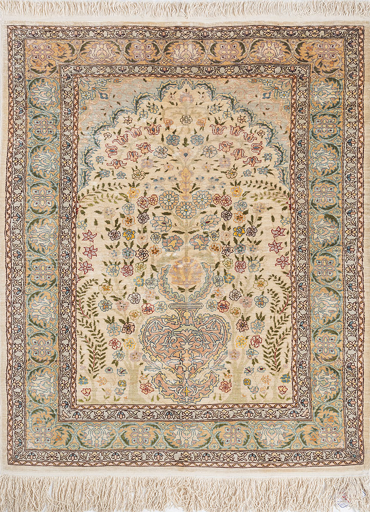 gulmarg green silk hand knotted Rug - HeadShot
