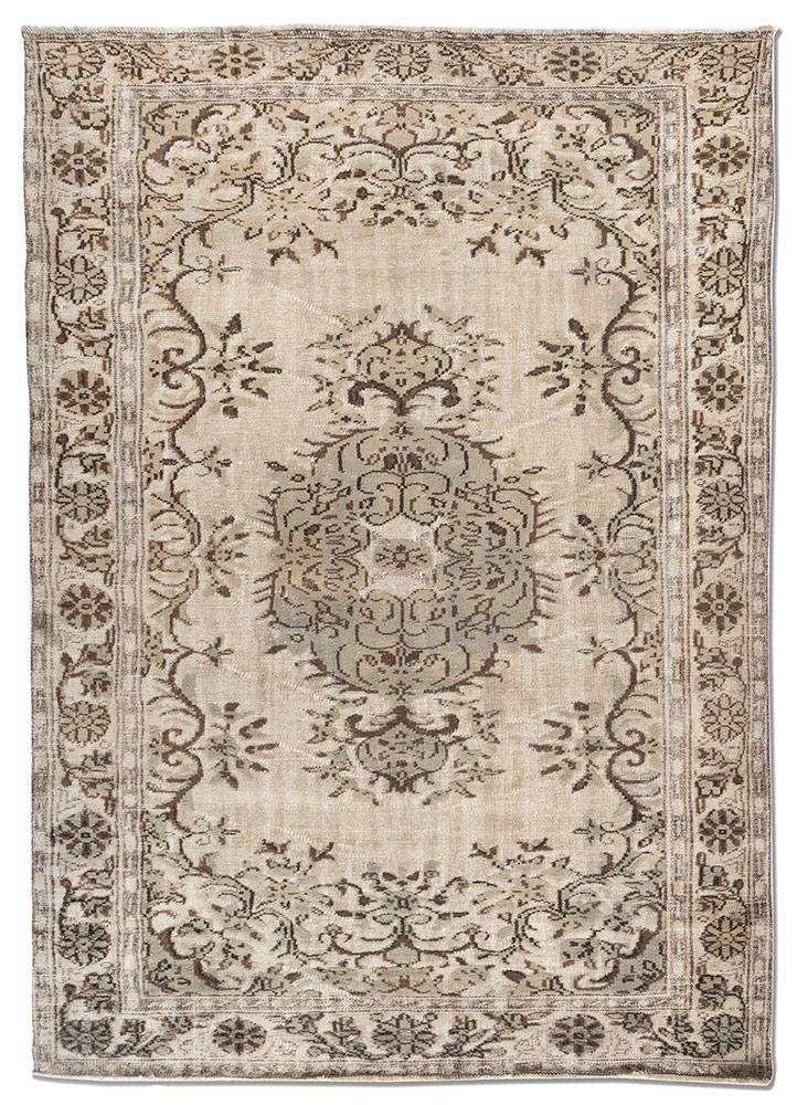 vintage ivory wool hand knotted Rug - HeadShot