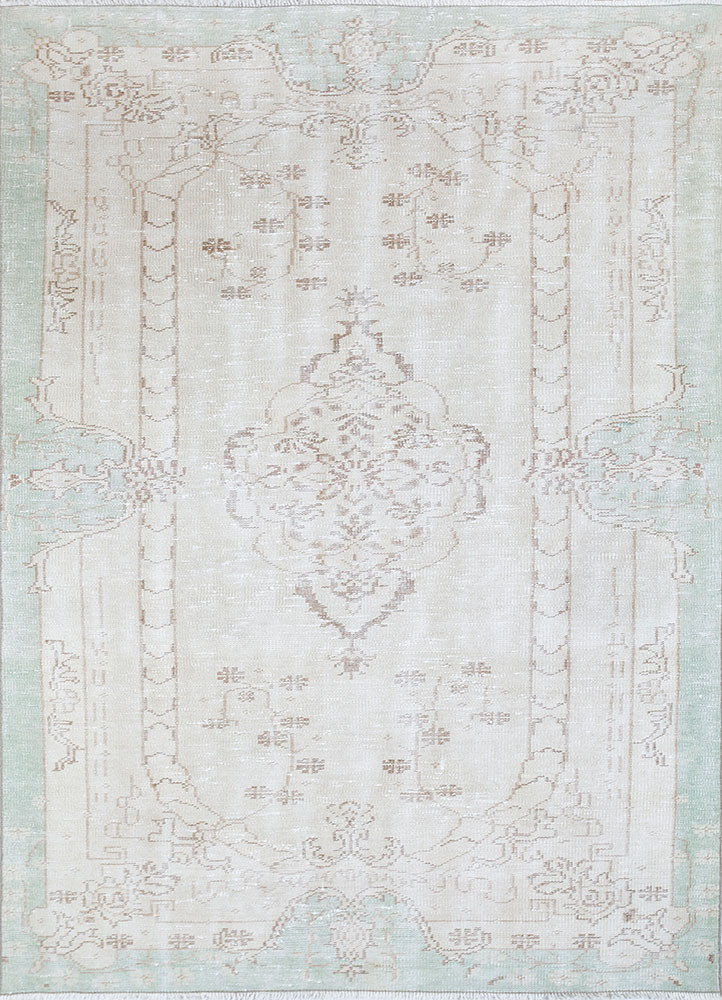 vintage ivory wool hand knotted Rug - HeadShot