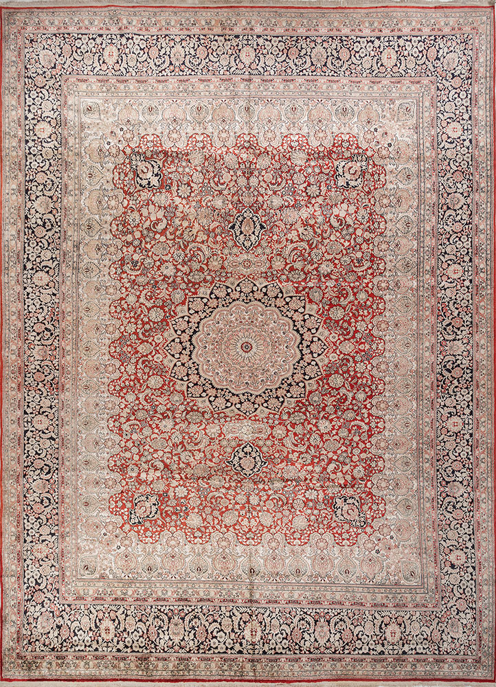gulmarg green silk hand knotted Rug - HeadShot