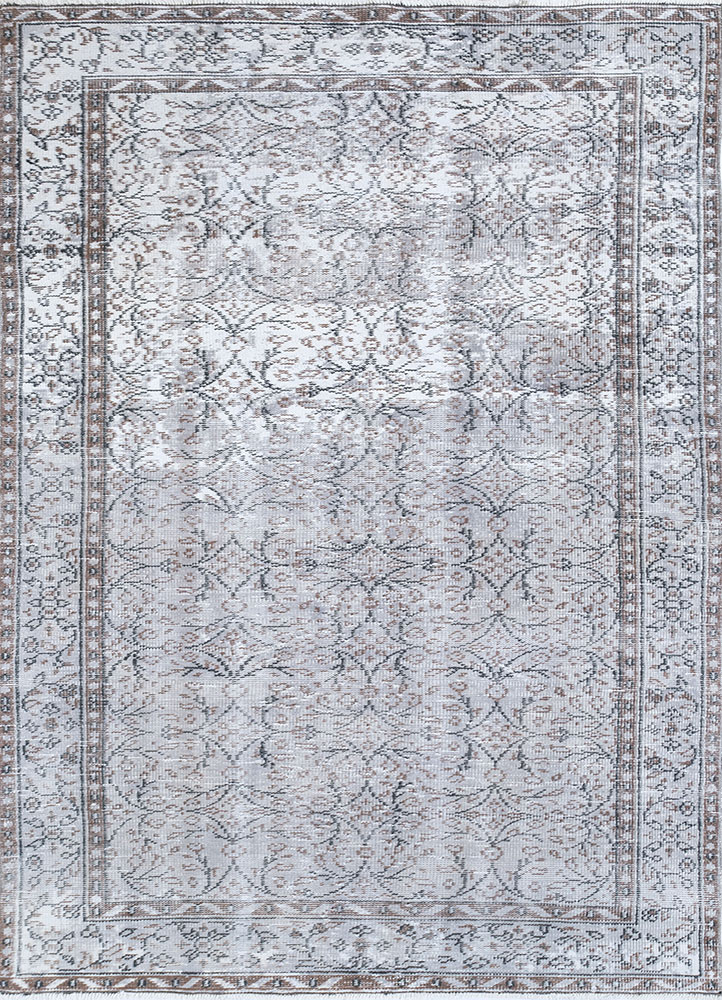 vintage grey and black wool hand knotted Rug - HeadShot