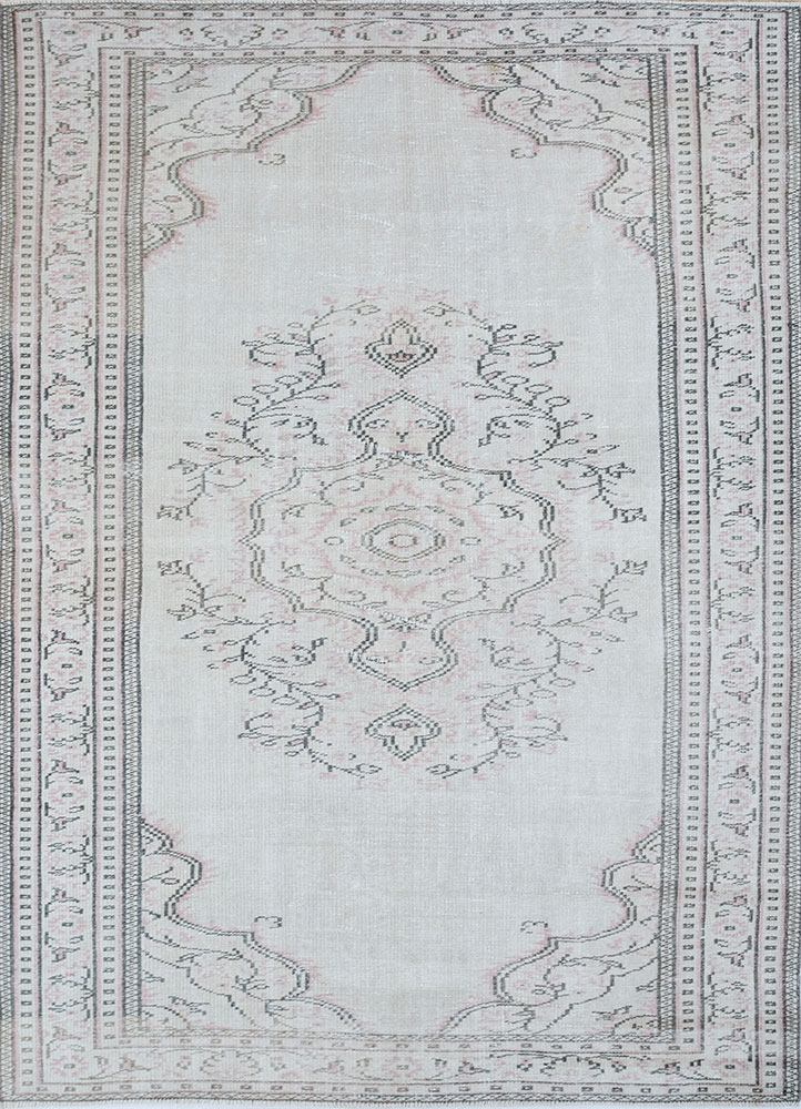 vintage ivory wool hand knotted Rug - HeadShot