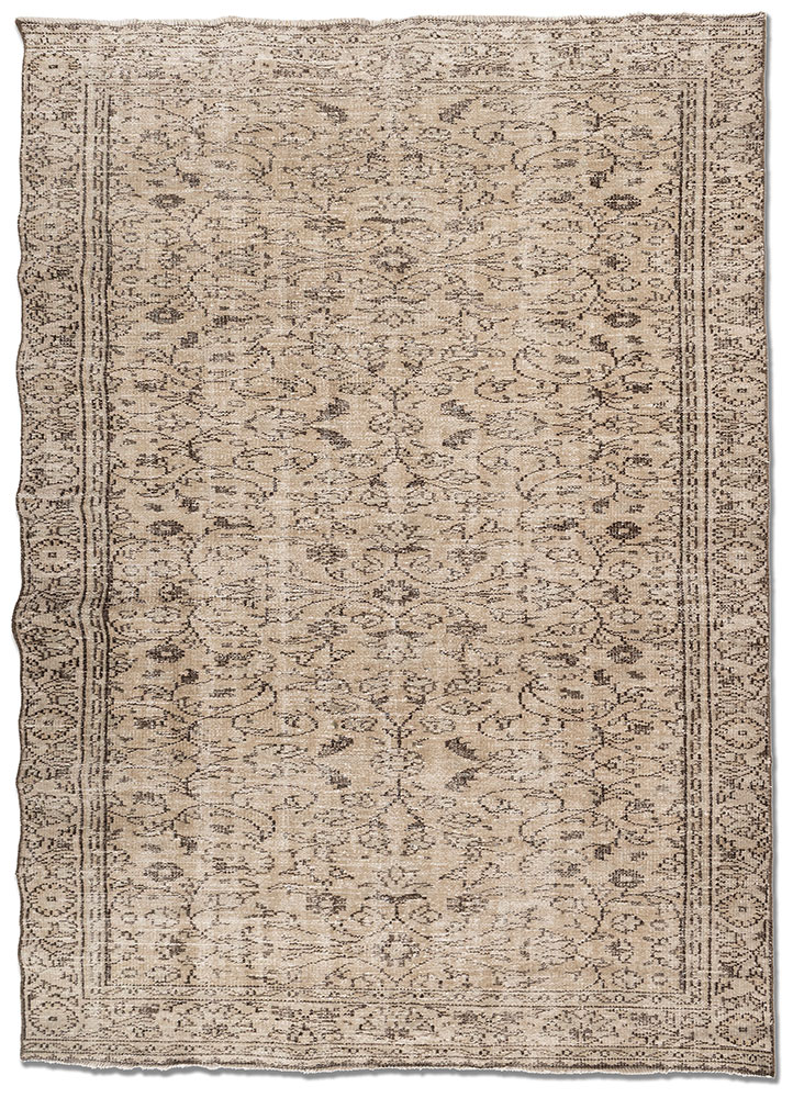 vintage green wool hand knotted Rug - HeadShot