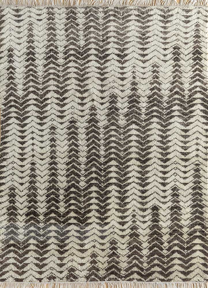 zuri ivory wool hand knotted Rug - HeadShot