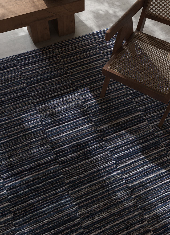 linear blue wool and viscose hand tufted Rug - Rander