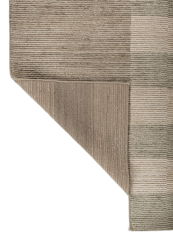 saga green wool hand loom Rug - Perspective