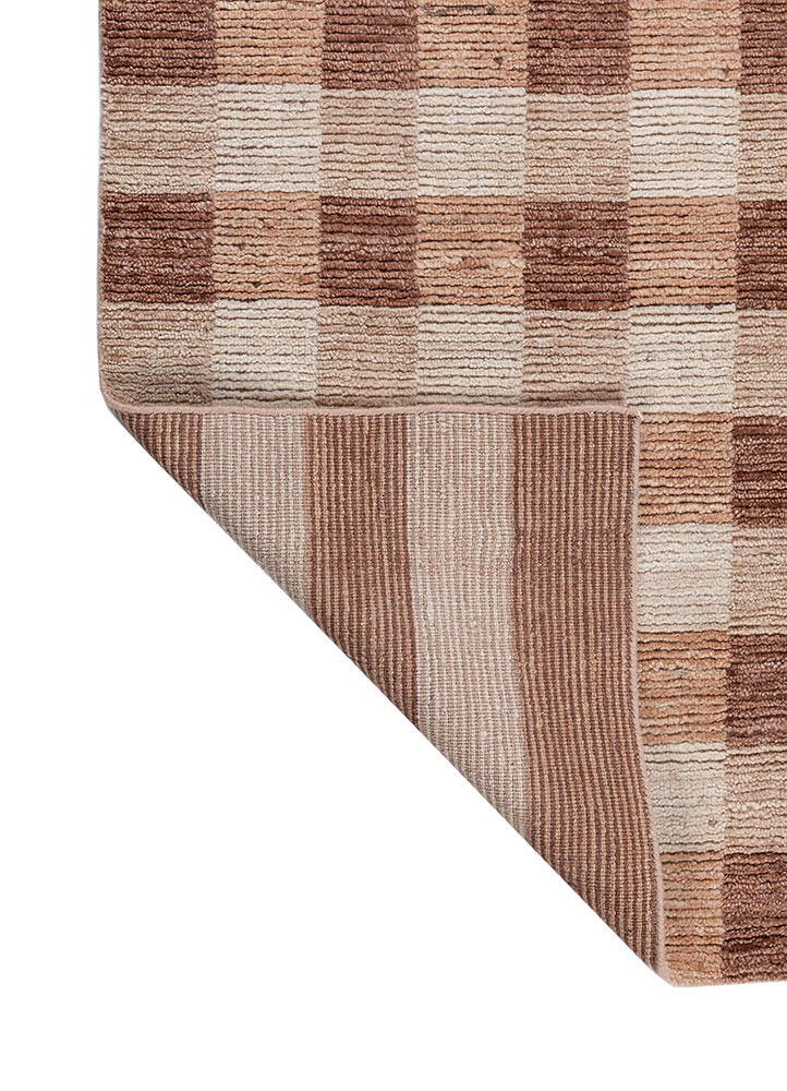 saga red and orange wool hand loom Rug - Perspective