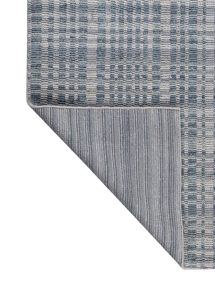 saga blue wool hand loom Rug - Perspective