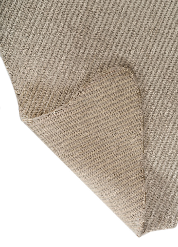 saga ivory wool and viscose hand loom Rug - Perspective