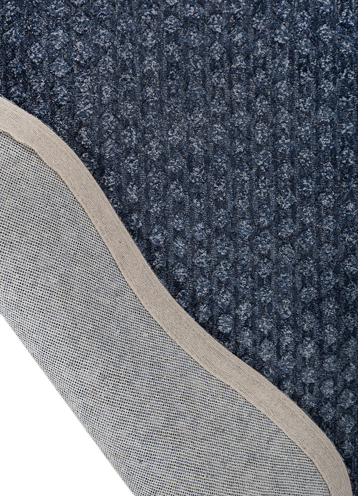 pathways blue wool and bamboo silk hand tufted Rug - Perspective