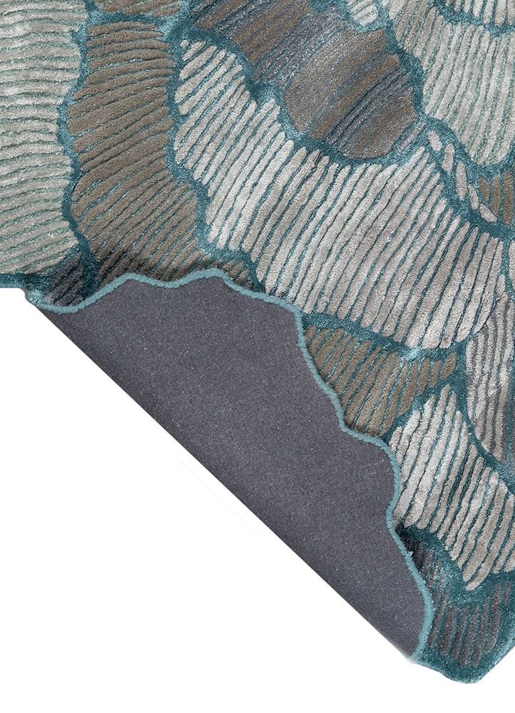 aurelia blue wool and viscose hand tufted Rug - Perspective