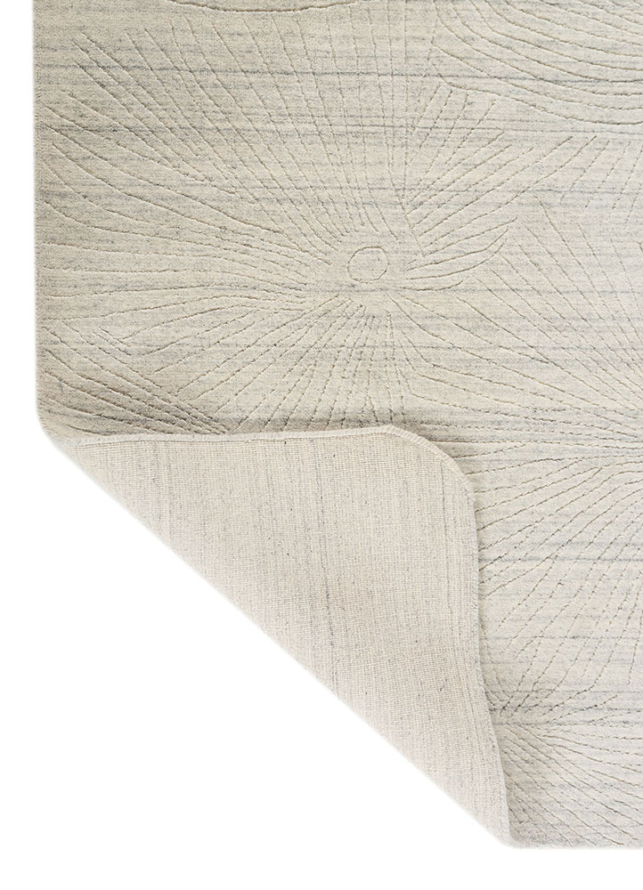 forme grey and black wool hand loom Rug - Perspective