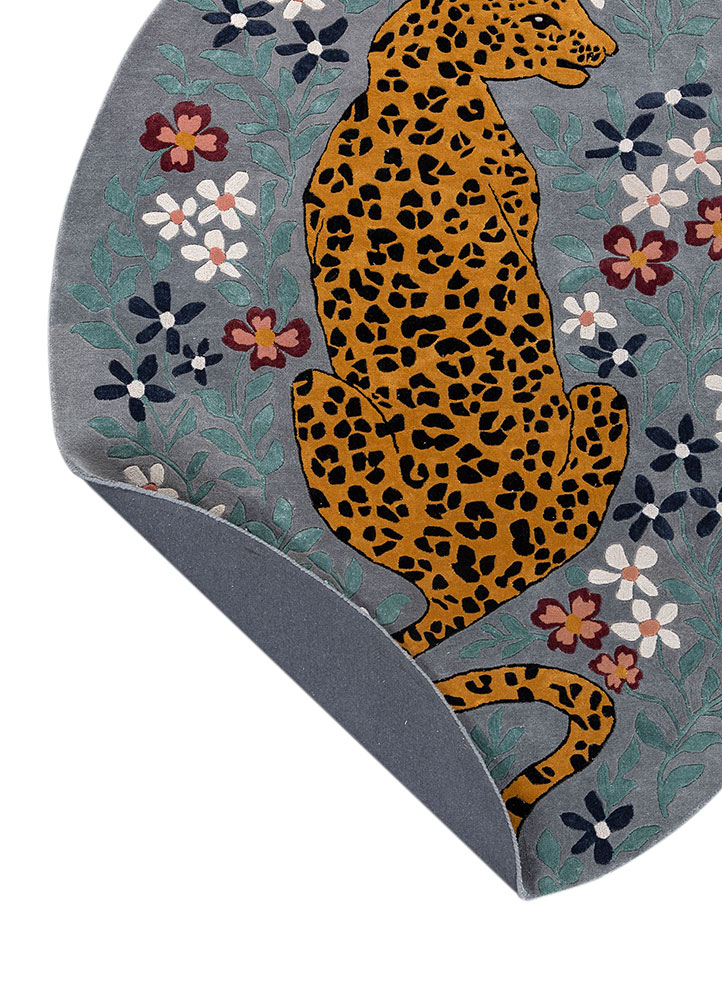 wild wanderlust grey and black wool and viscose hand tufted Rug - Perspective