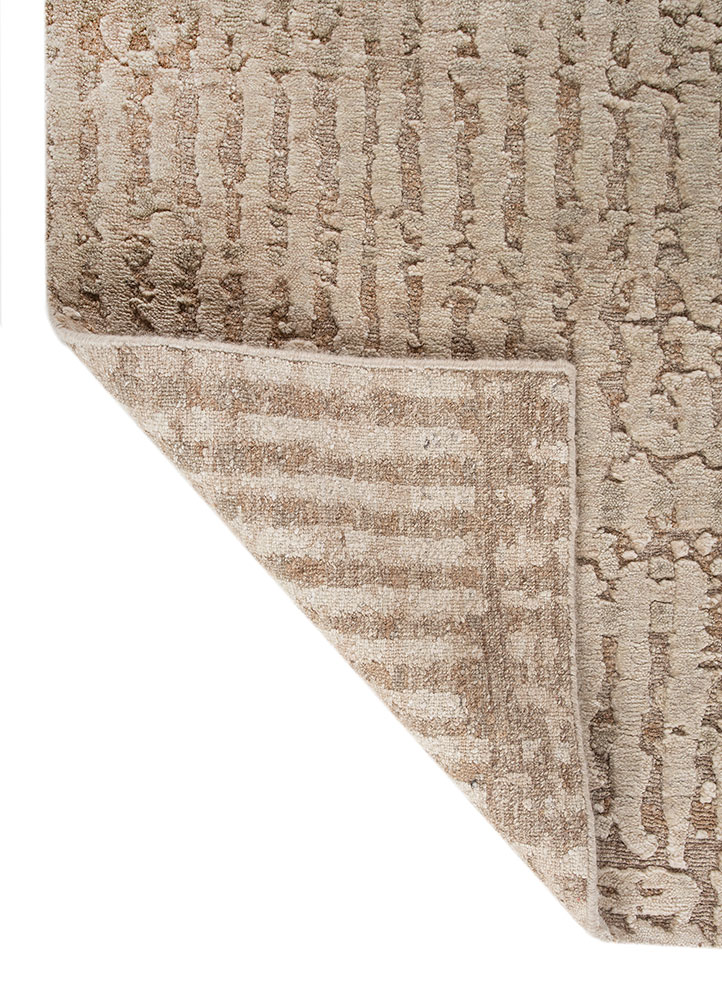 uvenuti ivory wool hand knotted Rug - Perspective