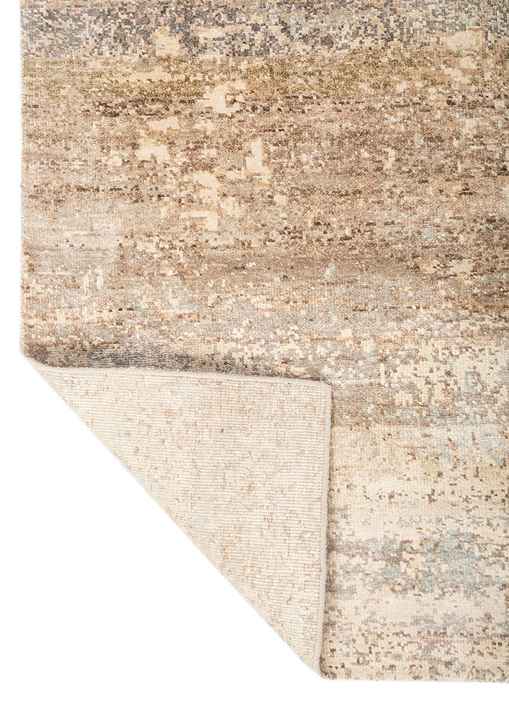 gulmarg ivory silk hand knotted Rug - Perspective