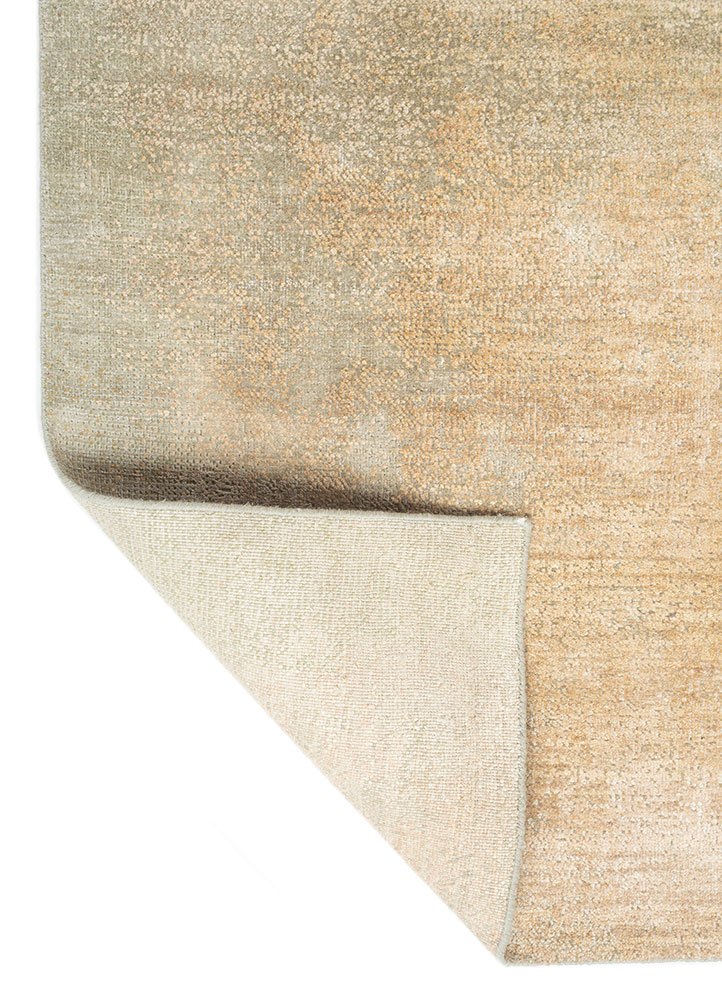 aprezo green wool and silk hand knotted Rug - Perspective