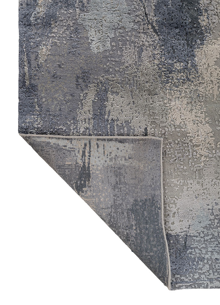 aprezo blue wool and silk hand knotted Rug - Perspective