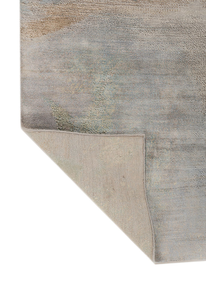 aprezo ivory wool and silk hand knotted Rug - Perspective