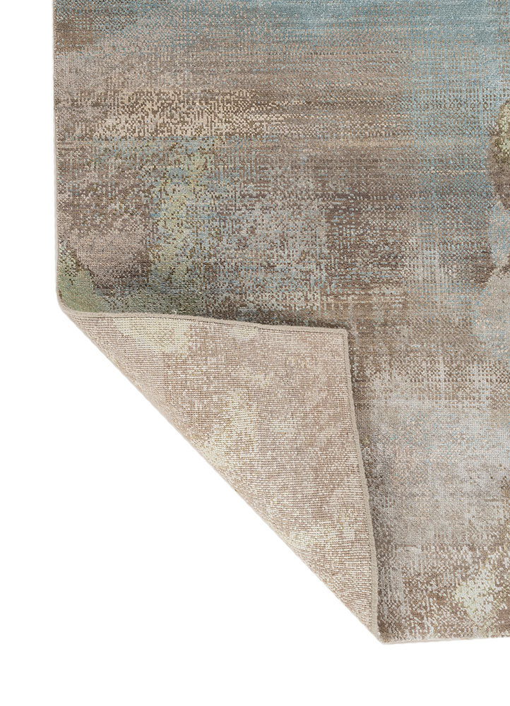 aprezo green wool and silk hand knotted Rug - Perspective