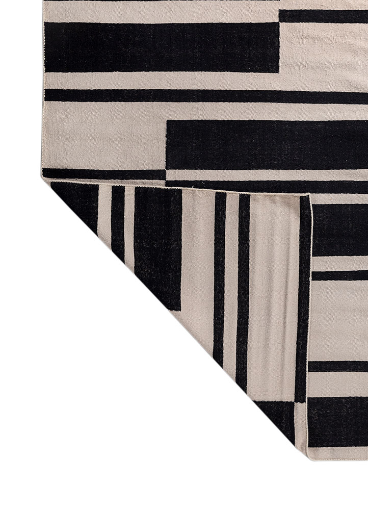 indusbar grey and black wool flat weaves Rug - Perspective