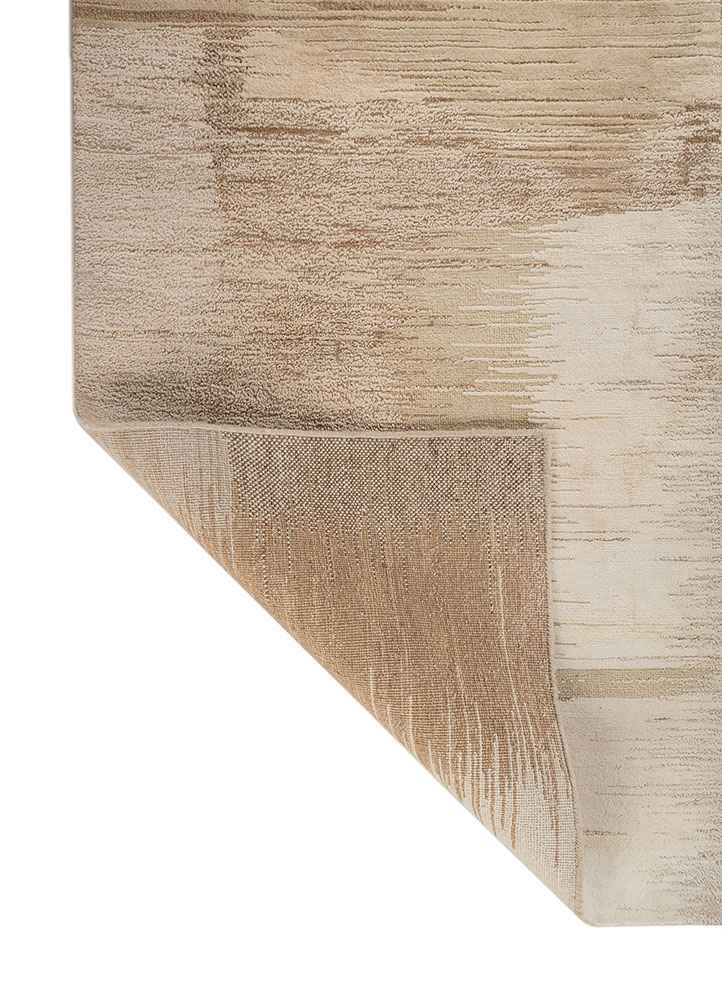 aprezo ivory wool and silk hand knotted Rug - Perspective