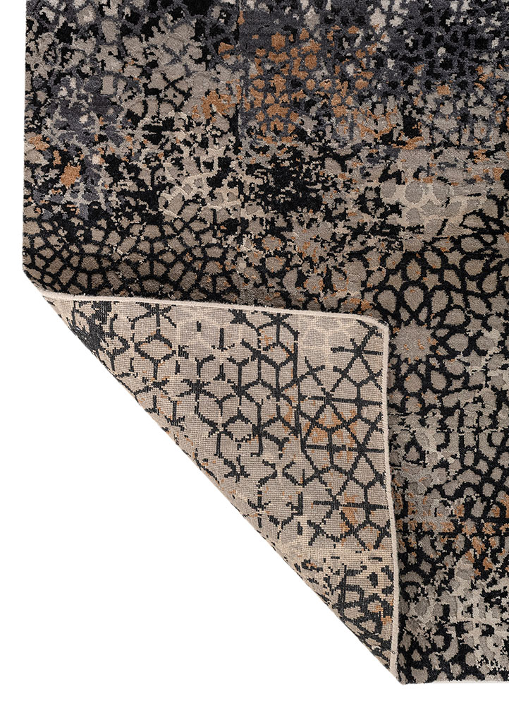 tattvam ivory wool and silk hand knotted Rug - Perspective