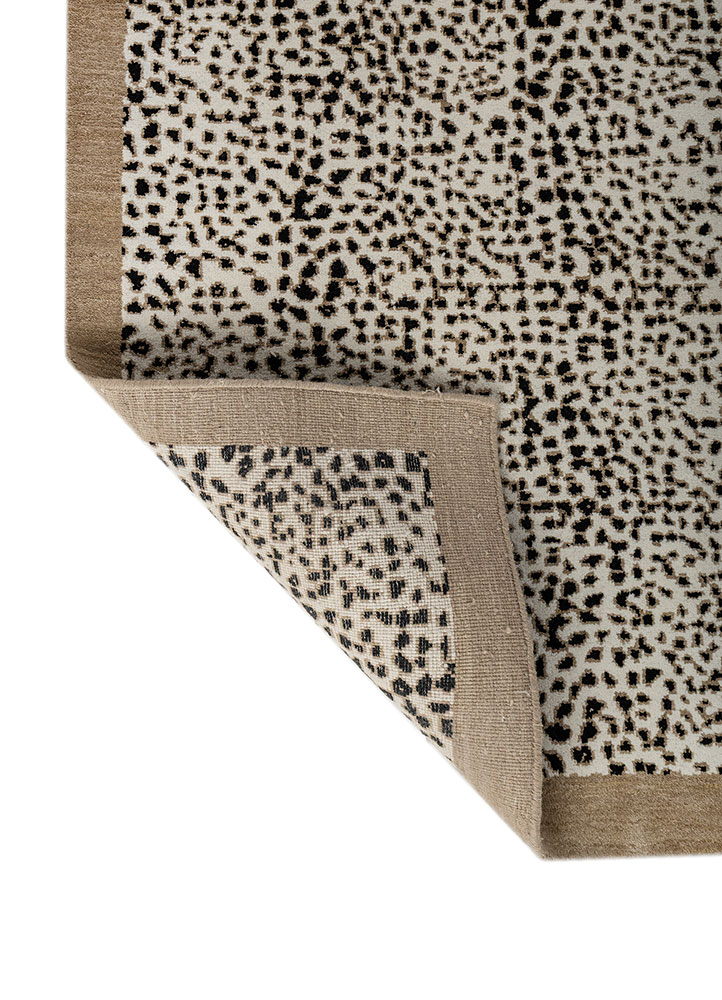 gilded age ivory wool hand knotted Rug - Perspective