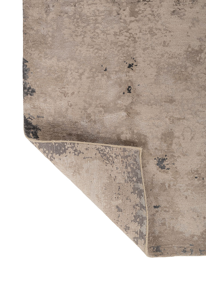 chaos theory by kavi ivory wool and bamboo silk hand knotted Rug - Perspective