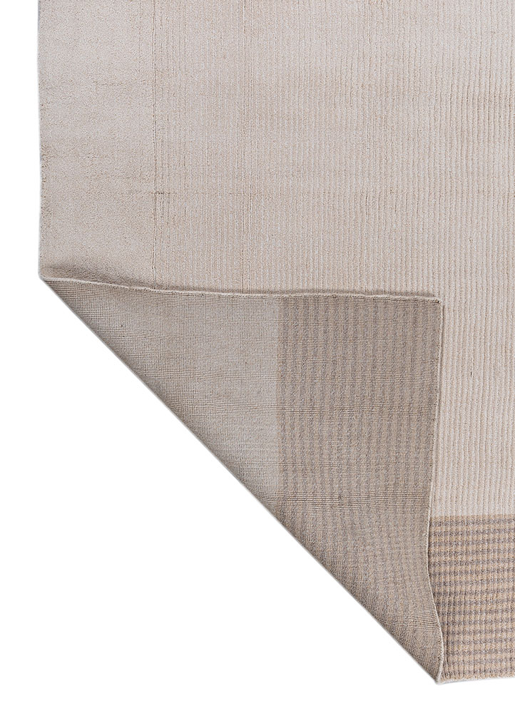 saga ivory acrylic hand loom Rug - Perspective