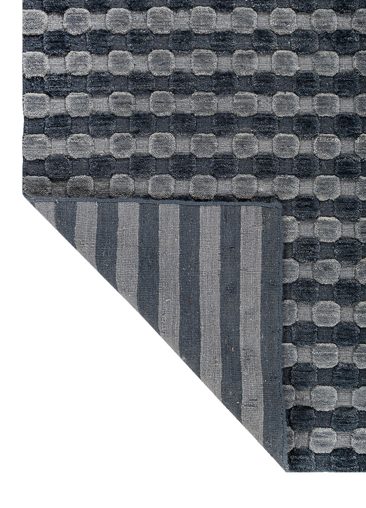 saga blue wool hand loom Rug - Perspective